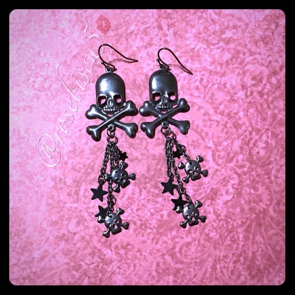 Jewelry - Skull & Crossbones Dangle Earrings